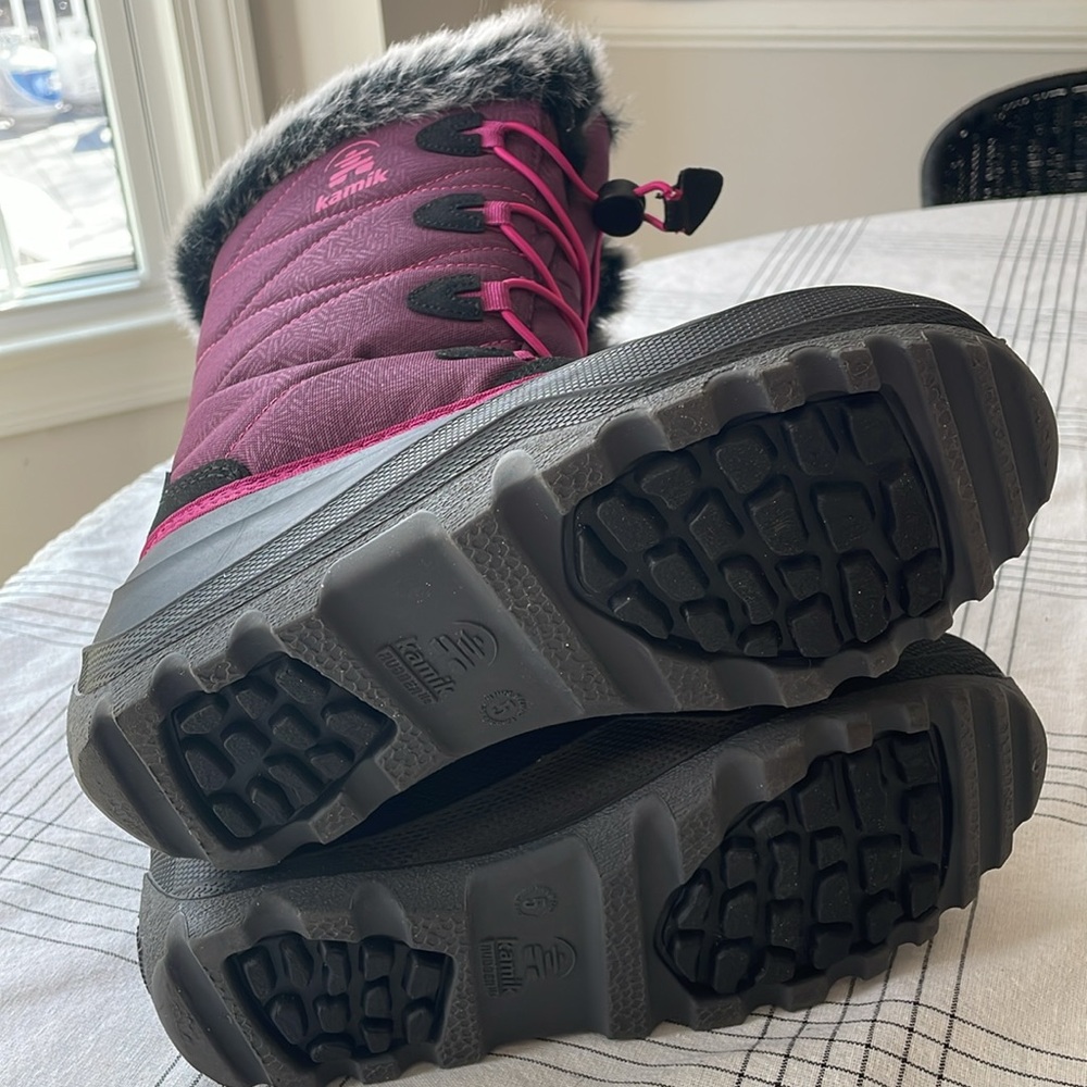 Kids Kamik snow boot with faux fur, so cute and only worn once! - Picture 5 of 6
